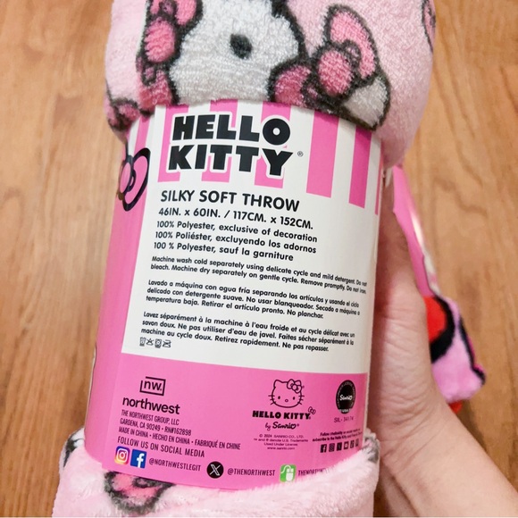 2x Hello Kitty Face More Bows Please Plush Silk Touch Throw Blanket 46" x 60" - Picture 6 of 10